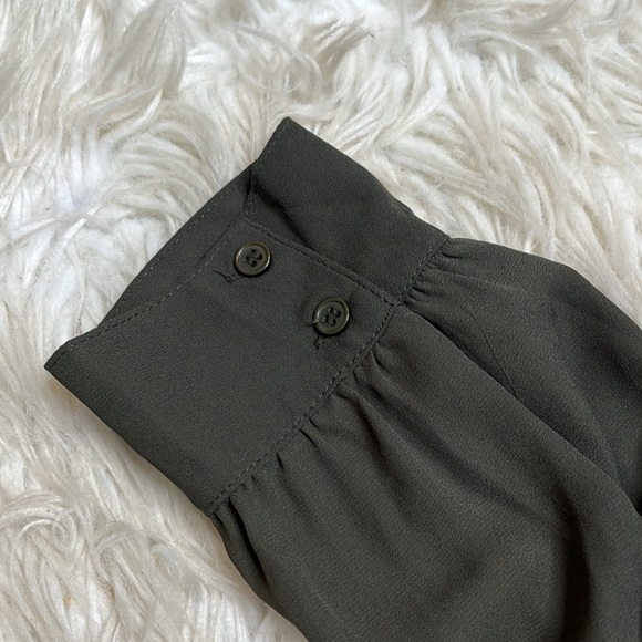 Active USA brand size large dark green blouse with lace up tie front detail - Picture 7 of 7